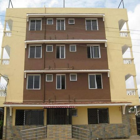 Golden Guest House- Miritini Момбаса Екстер'єр фото