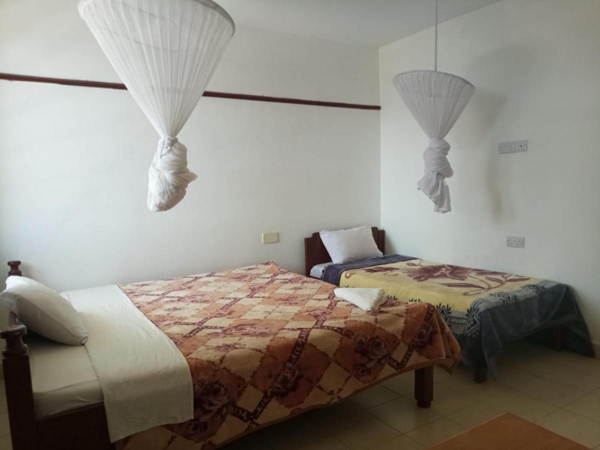 Golden Guest House- Miritini Момбаса Екстер'єр фото